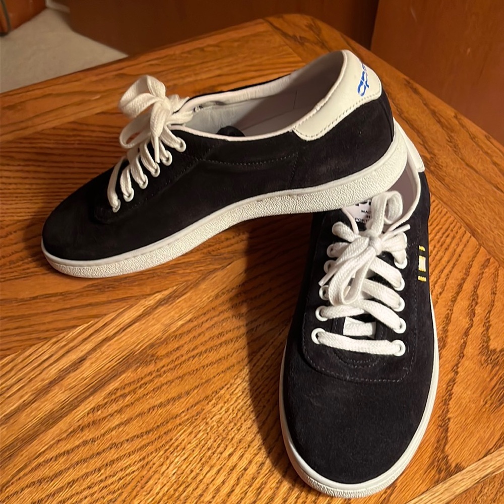 Aprix nwt navy suede sneakers sz 37